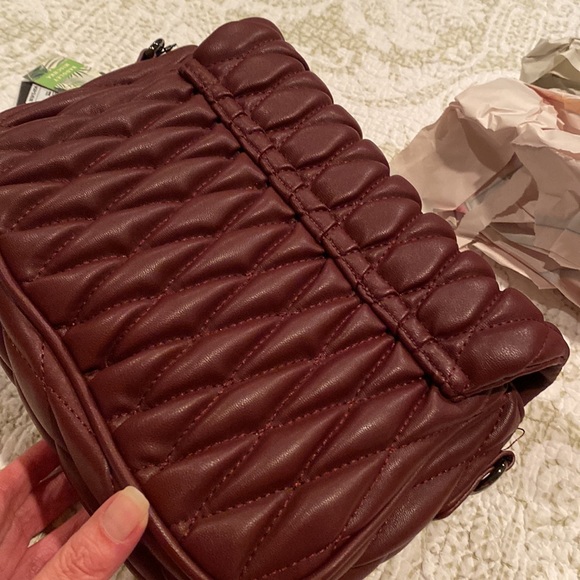 Badgley Mischka quilted crossbody - Picture 7 of 9